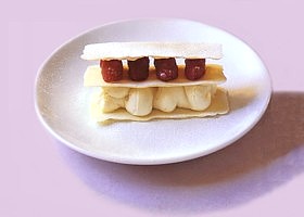 étagés de mousse au chocolat blanc et framboises