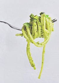 spaghetti au pesto d'herbes et de pistaches