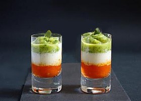 crème de poivron rouge, yaourt au basilic et crème de courgette