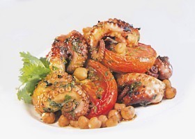 poulpes grillés, tomates et pois chiches